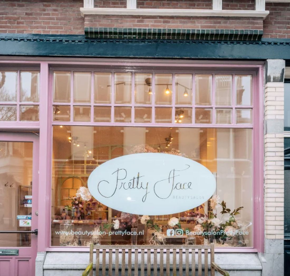 Roze gevel van Pretty Face aan de 2e Schuytstraat 168 in Duinoord